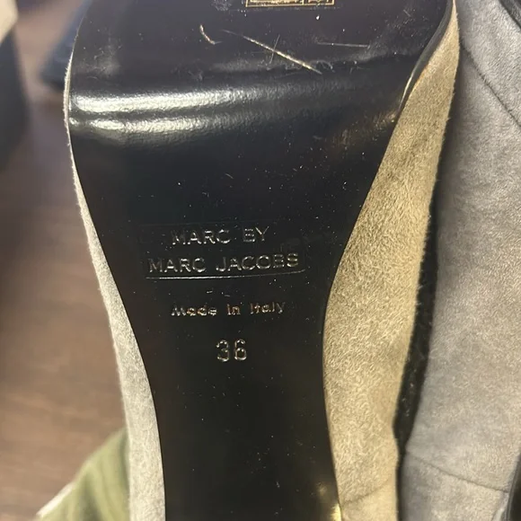 Marc by Marc Jacobs Suede Grey Heels - Picture 6 of 6